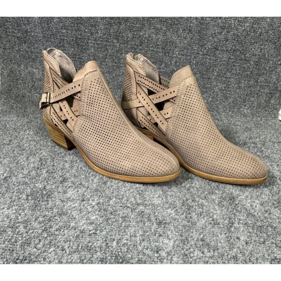 Vince Camuto Women's 7.5 M Booties Tan Perforated Cutout Ankle Western Style - Picture 1 of 16